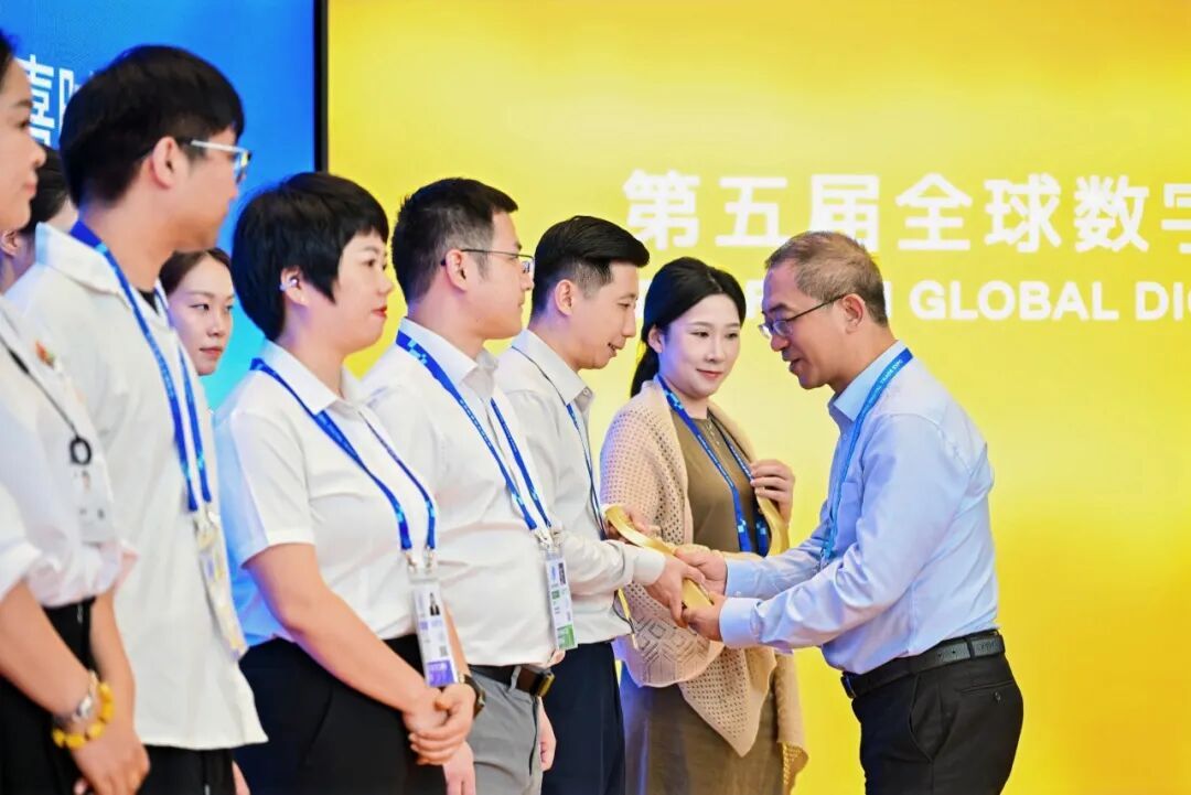 e签宝签管一体AI合同平台获奖
